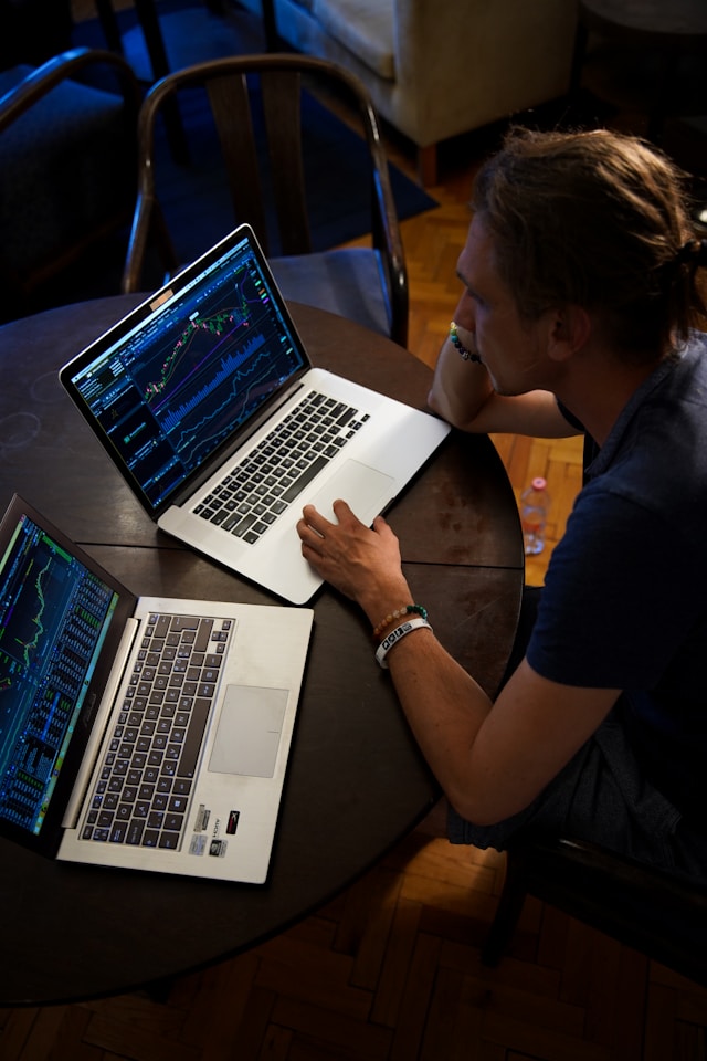 Dark pools and stock market